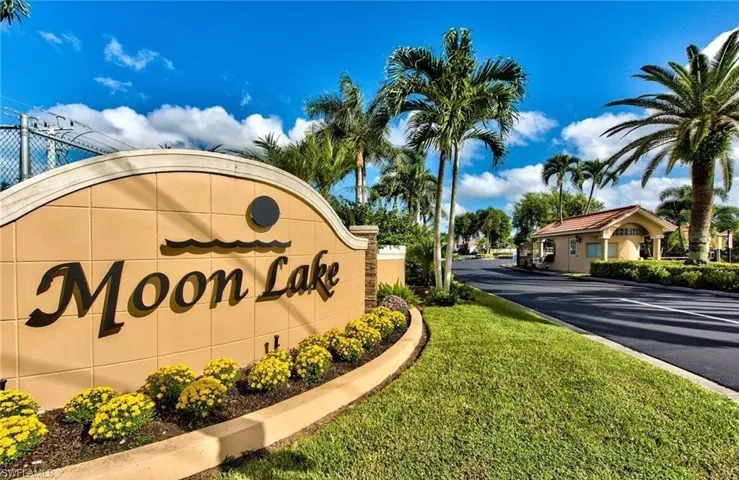 1040  Moon Lake  DR, Naples, FL 34104