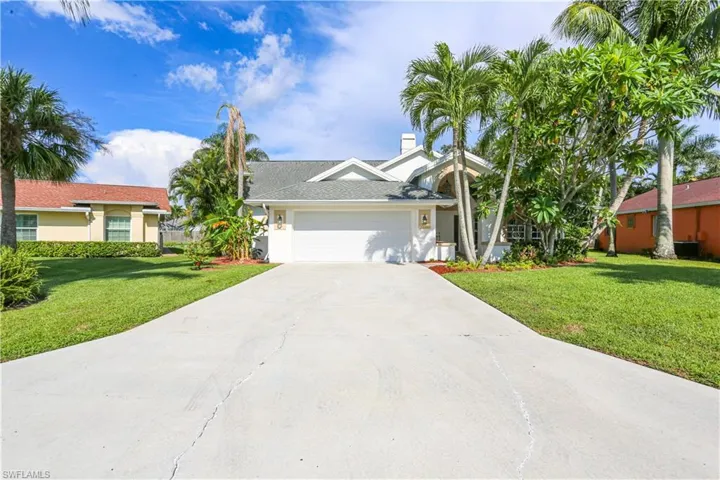 1040  Moon Lake  DR, Naples, FL 34104