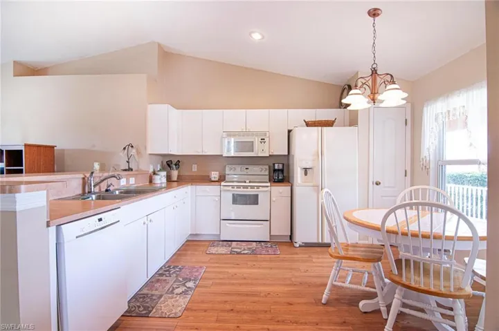 Large functional kitchen!
