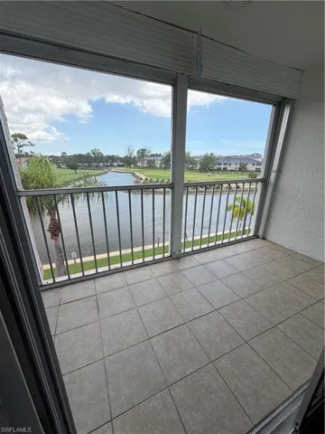 190 Turtle Lake Ct 307, Naples, Florida 34105