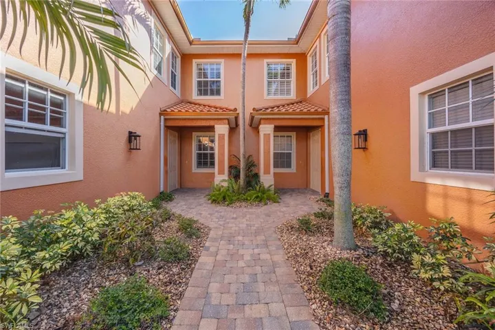 6438  Legacy  CIR, Naples, FL 34113