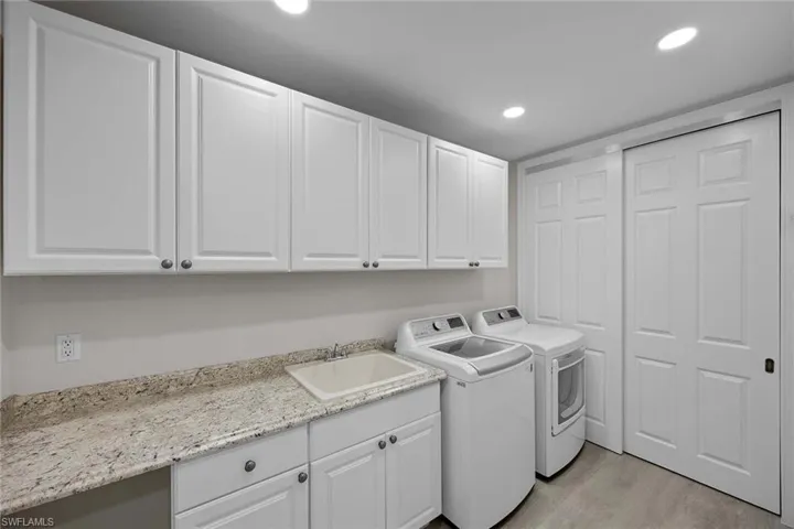 6438  Legacy  CIR, Naples, FL 34113