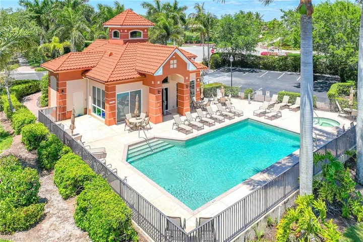 6438  Legacy  CIR, Naples, FL 34113