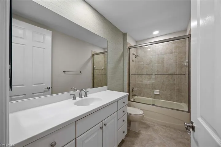 6438  Legacy  CIR, Naples, FL 34113