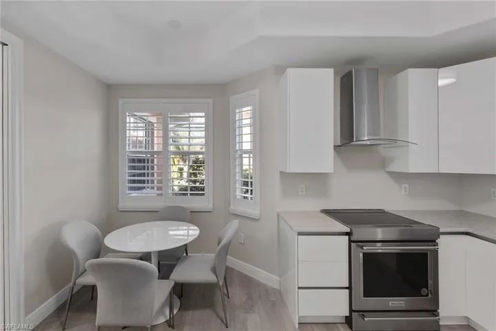 6438  Legacy  CIR, Naples, FL 34113