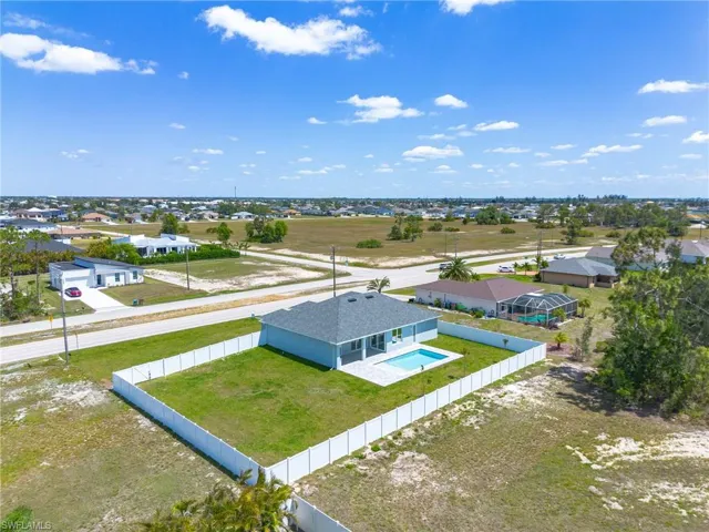 Birds eye view of property