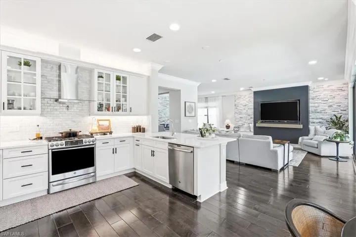 4432 Aurora St, Naples, Florida 34119