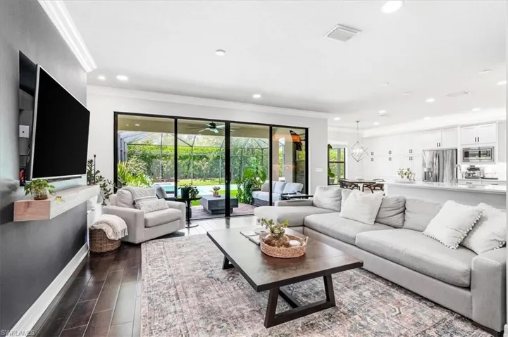 4432 Aurora St, Naples, Florida 34119