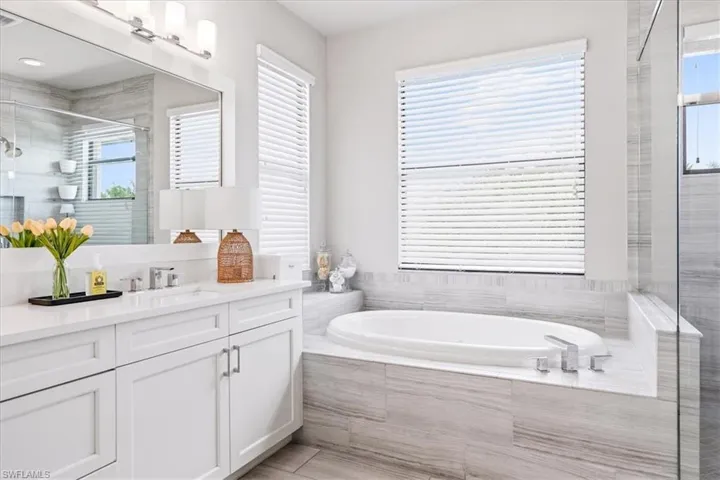 4432 Aurora St, Naples, Florida 34119
