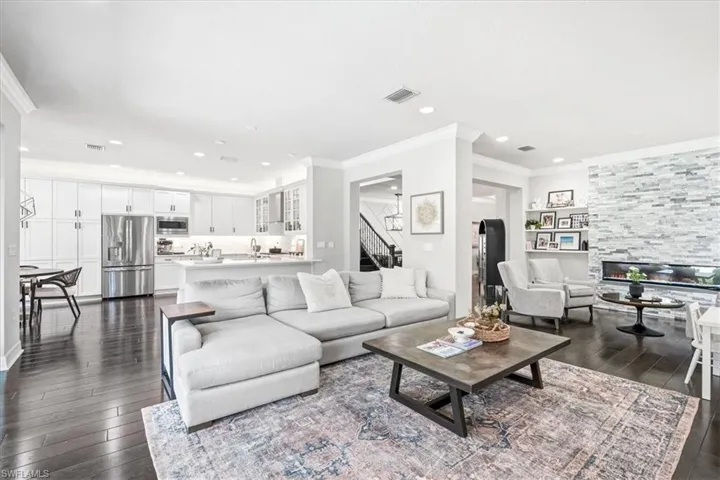 4432 Aurora St, Naples, Florida 34119