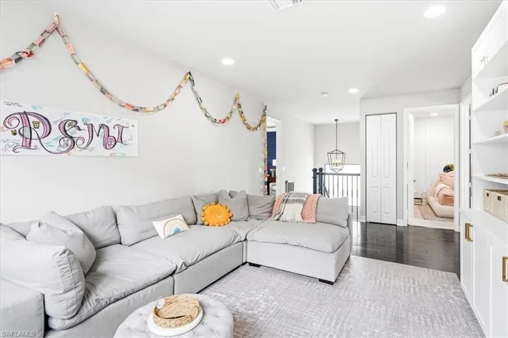 4432 Aurora St, Naples, Florida 34119