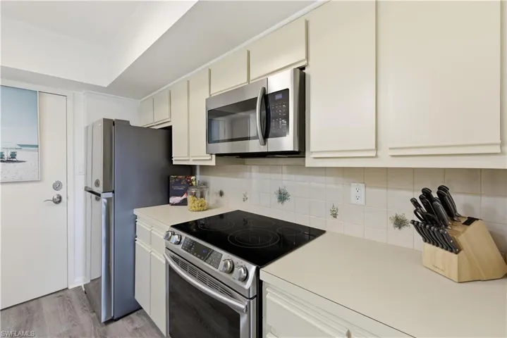 1977  Gulf Shore N BLVD, Naples, FL 34102