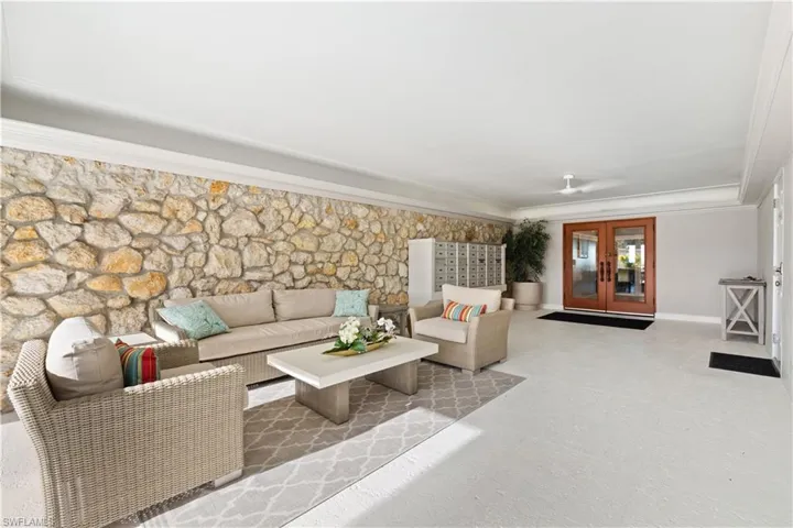 1977  Gulf Shore N BLVD, Naples, FL 34102