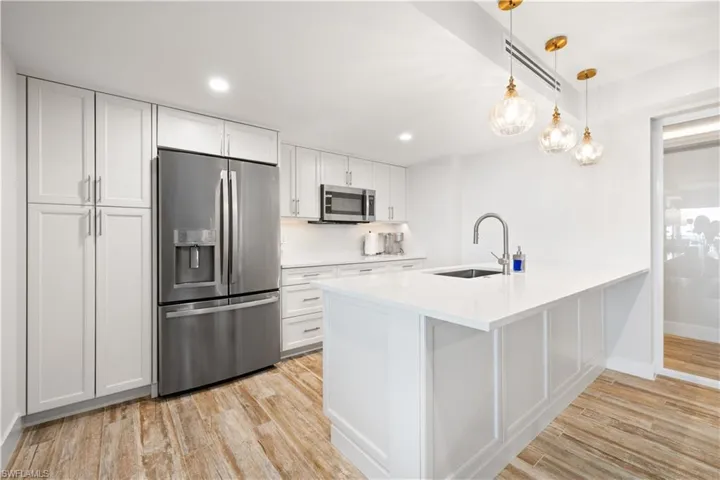 1977  Gulf Shore N BLVD, Naples, FL 34102