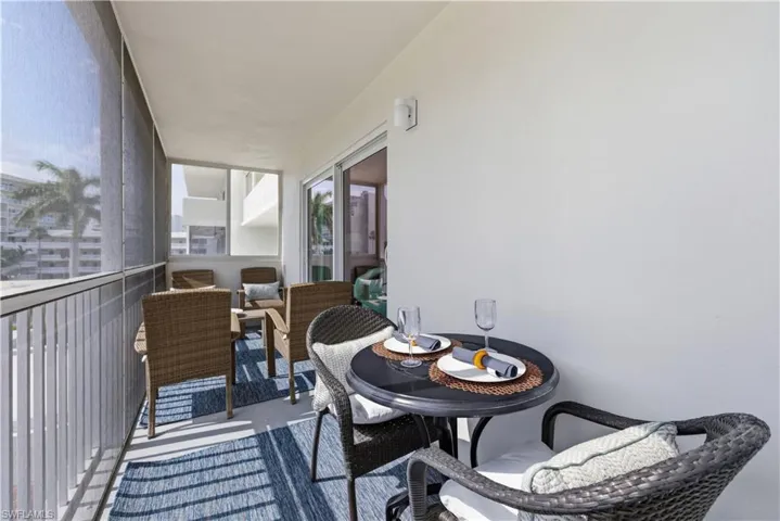 1977  Gulf Shore N BLVD, Naples, FL 34102