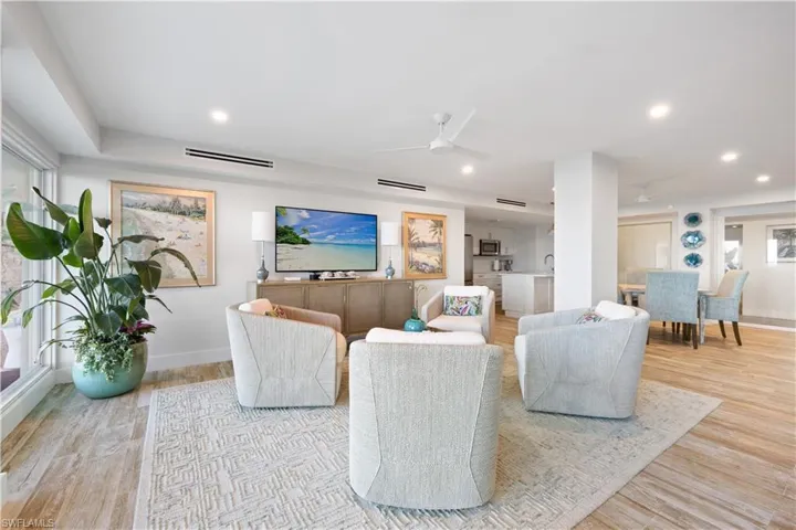 1977  Gulf Shore N BLVD, Naples, FL 34102