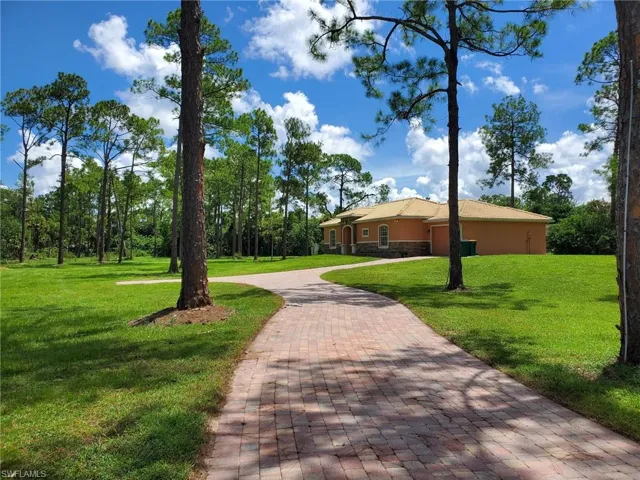 610  7th SW ST, Naples, FL 34117