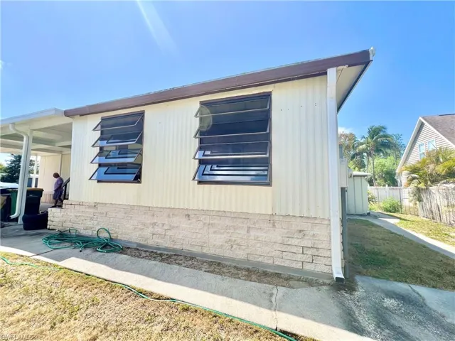 573  Cape Florida  LN, Naples, FL 34104
