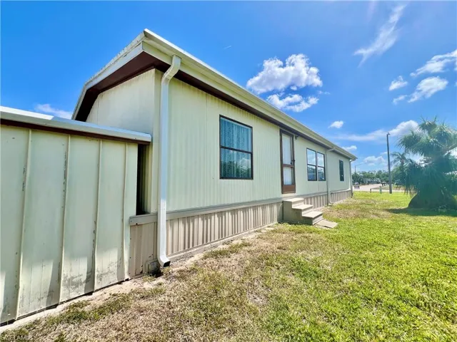 573  Cape Florida  LN, Naples, FL 34104