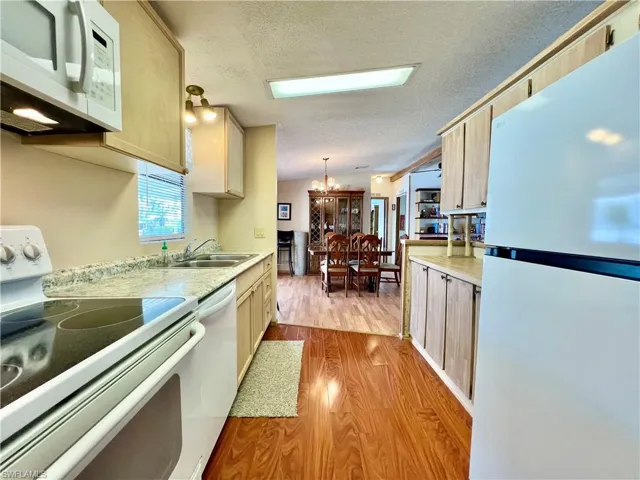 573  Cape Florida  LN, Naples, FL 34104