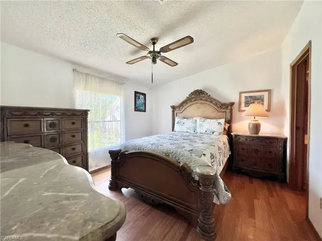 573  Cape Florida  LN, Naples, FL 34104