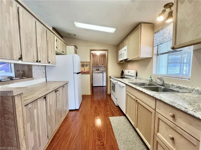 573  Cape Florida  LN, Naples, FL 34104