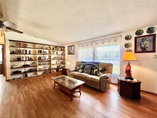 573  Cape Florida  LN, Naples, FL 34104