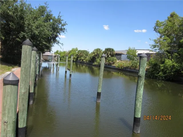 1025-1027 SE 10th  ST, Cape Coral, FL 33990
