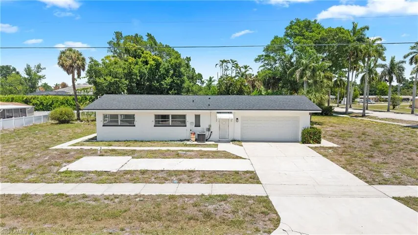 10300  Mc Gregor  BLVD, Fort Myers, FL 33919