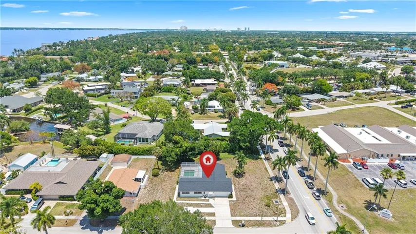 10300  Mc Gregor  BLVD, Fort Myers, FL 33919