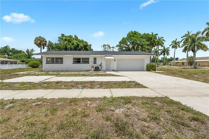 10300  Mc Gregor  BLVD, Fort Myers, FL 33919