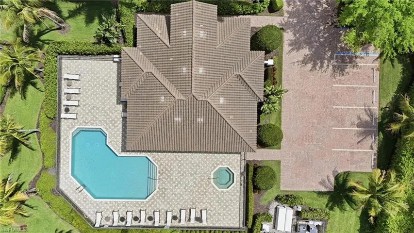 Bellini Clubhouse