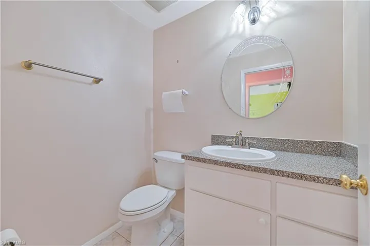 1/2 Bath