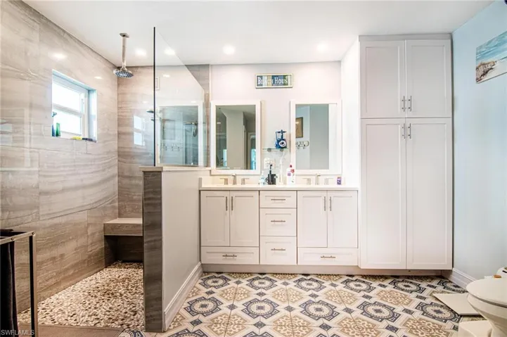 Renovated/upgraded Master Suite Bath