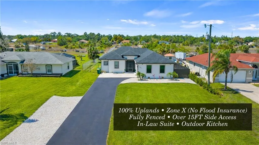 Ranch-style house featuring driveway