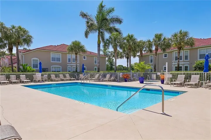 2810 Cypress Trace Cir 2112, Naples, Florida 34119