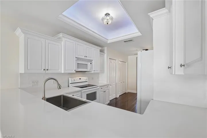 2810 Cypress Trace Cir 2112, Naples, Florida 34119