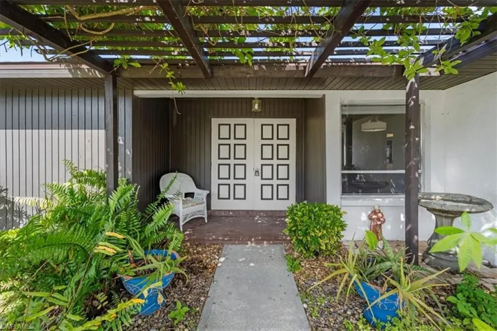 Property entrance featuring a pergola