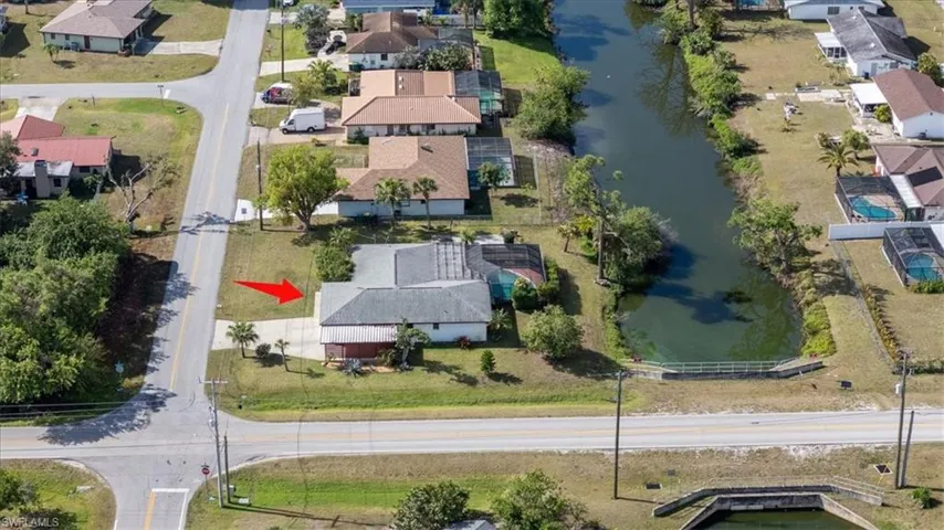 Bird's eye view featuring a residential view and a water view