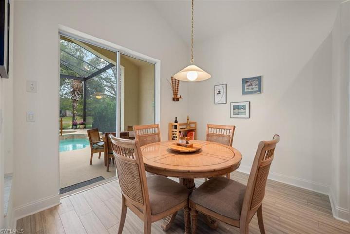 Eat-in-Kitchen Overlooking Pool & Lake