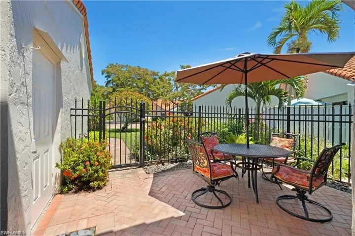 845  Reef Point  CIR, Naples, FL 34108