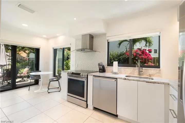 845  Reef Point  CIR, Naples, FL 34108