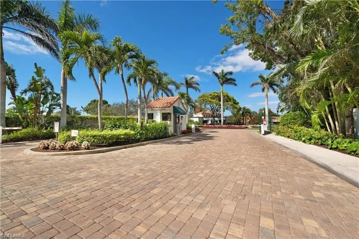 845  Reef Point  CIR, Naples, FL 34108