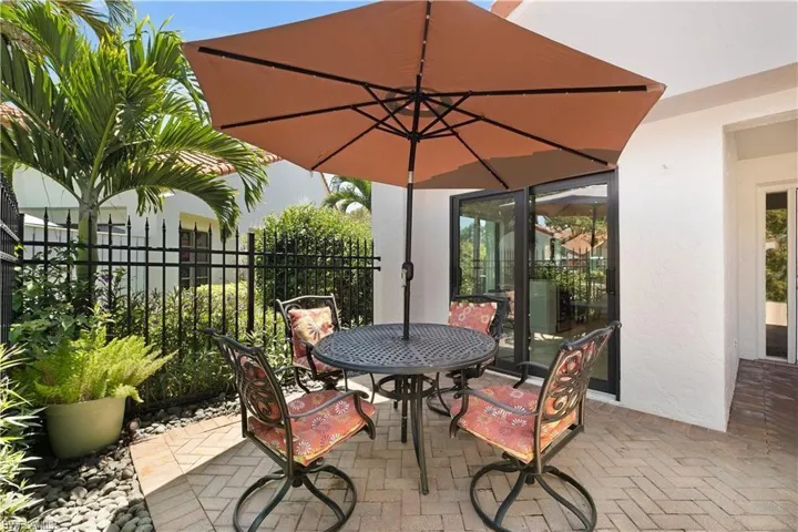 845  Reef Point  CIR, Naples, FL 34108