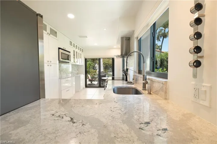 845  Reef Point  CIR, Naples, FL 34108