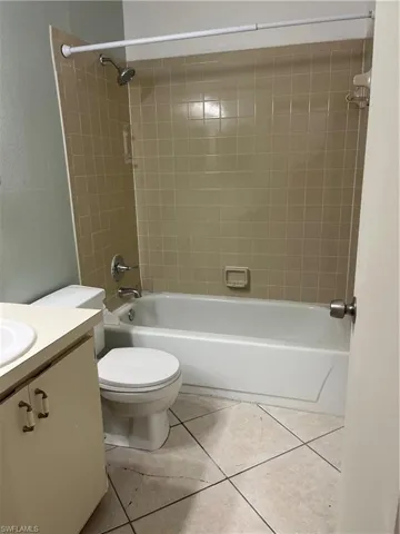 1708 Kings Lake Blvd 204, Naples, Florida 34112
