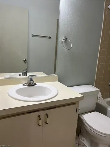 1708 Kings Lake Blvd 204, Naples, Florida 34112