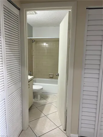 1708 Kings Lake Blvd 204, Naples, Florida 34112