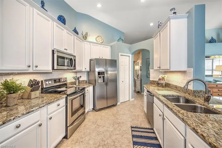 Updated Kitchen w/Granite Counters