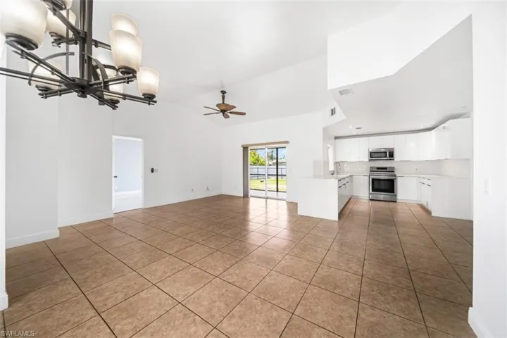 2214 Sw 13th Ave, Cape Coral, Florida 33991